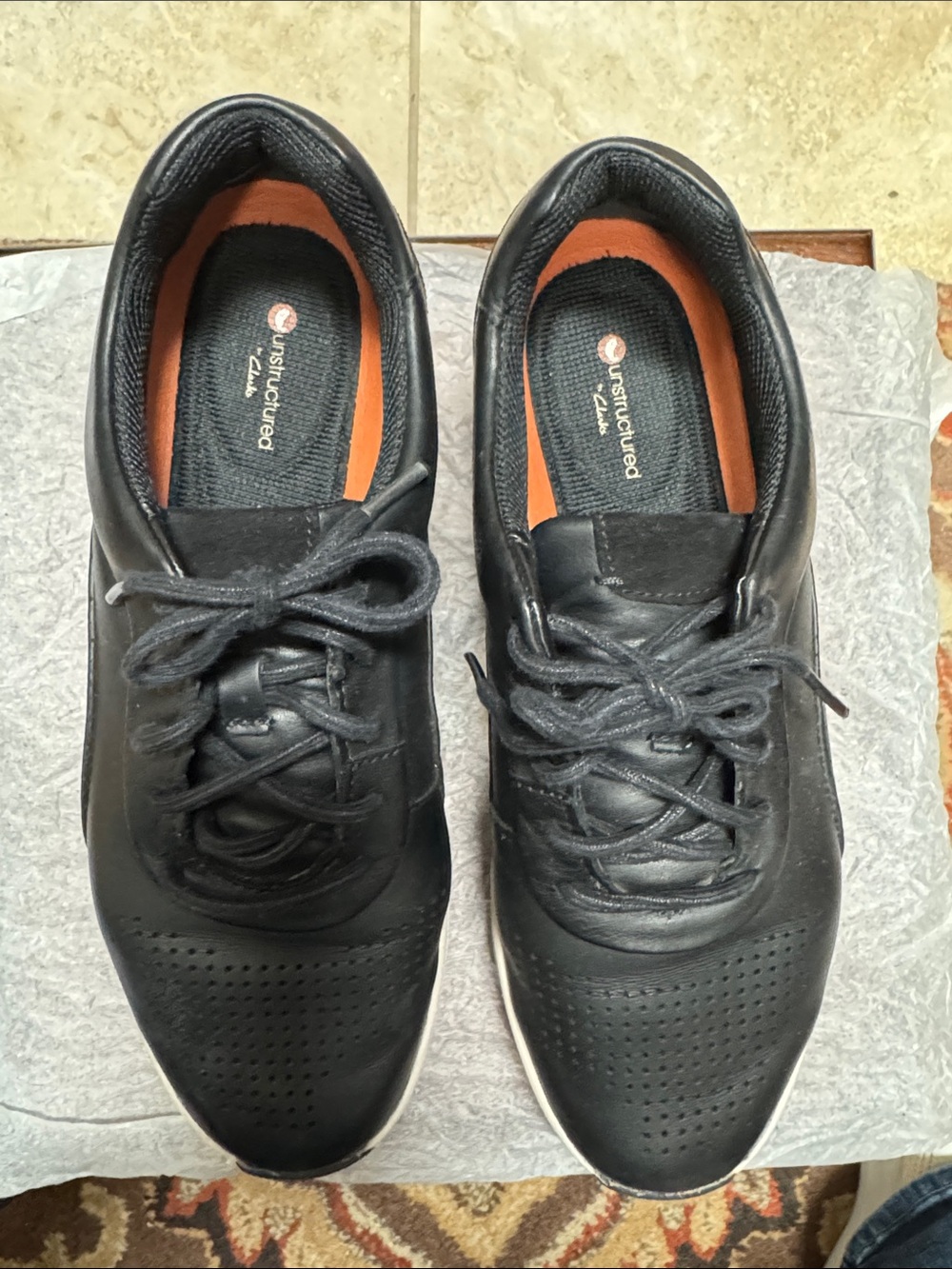 Women’s Clark’s Unstructured Black Leather Sneakers Size 8M
